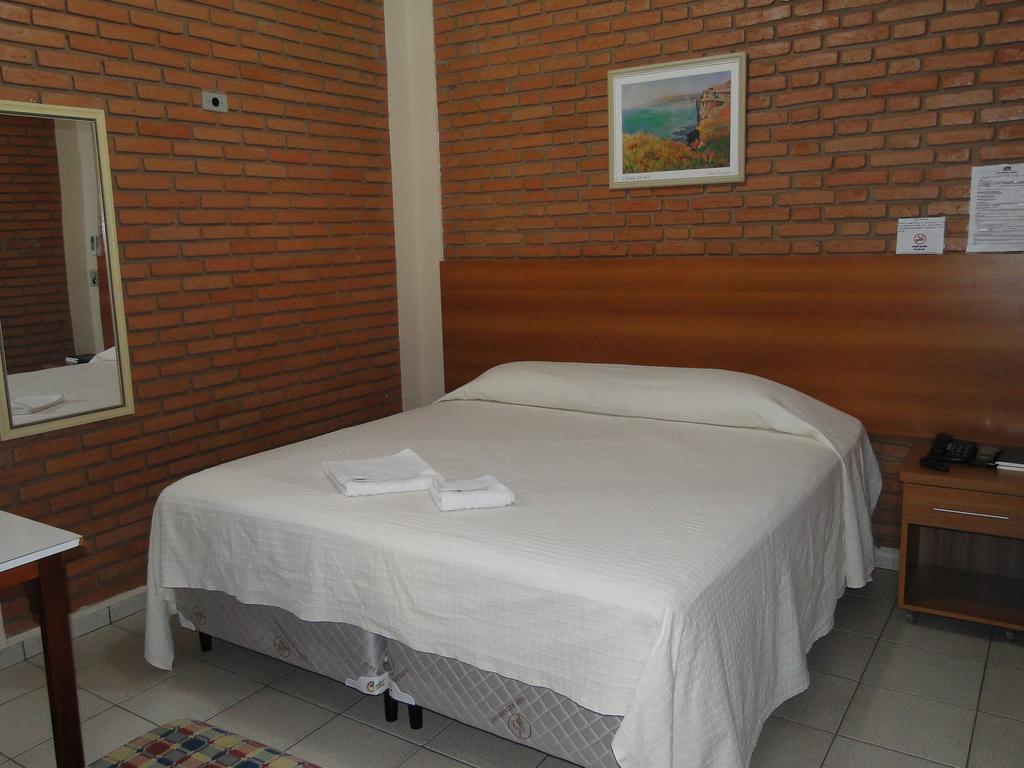 Hotel Pousada Vale Do Sol Em Pompeia Номер фото