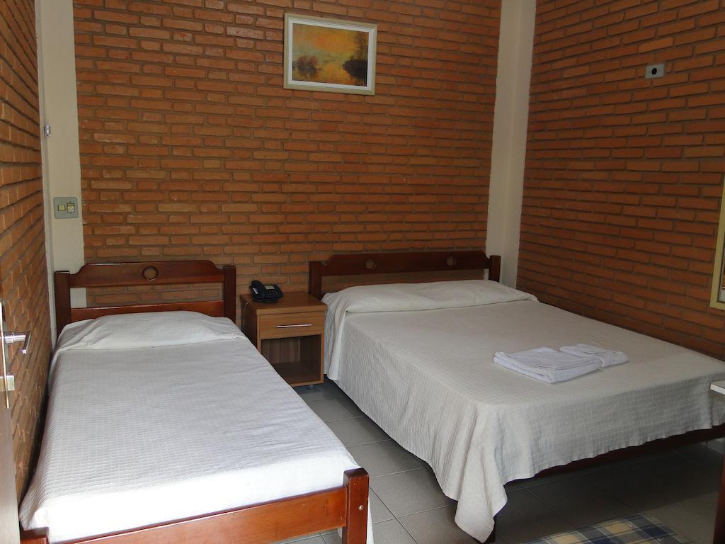 Hotel Pousada Vale Do Sol Em Pompeia Номер фото